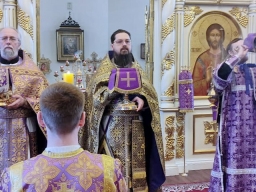 БОГОСЛУЖЕНИЯ В НЕДЕЛЮ ТРЕТЬЮ ВЕЛИКОГО ПОСТА, КРЕСТОПОКЛОННУЮ